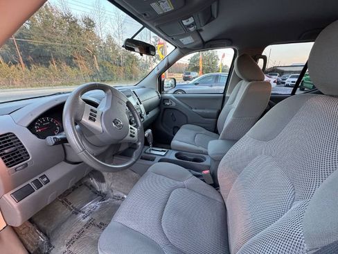 Used 2018 Nissan Frontier SV image 8