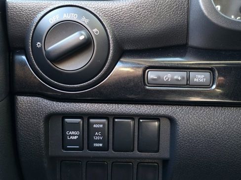 Used 2022 Nissan Titan SV w/ SV Convenience Package image 37