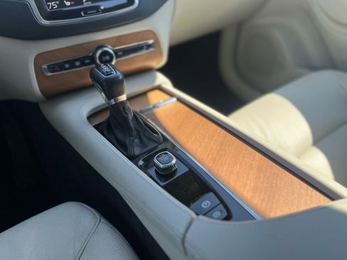 Used 2022 Volvo XC90 T6 Momentum image 14