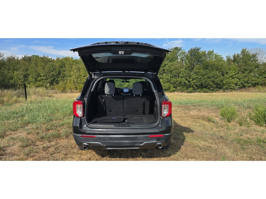 Used 2024 Ford Explorer XLT w/ Equipment Group 202A AWD/4WD image 3