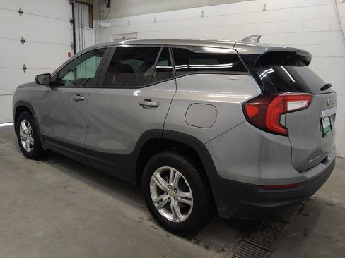 Used 2024 GMC Terrain SLE image 3