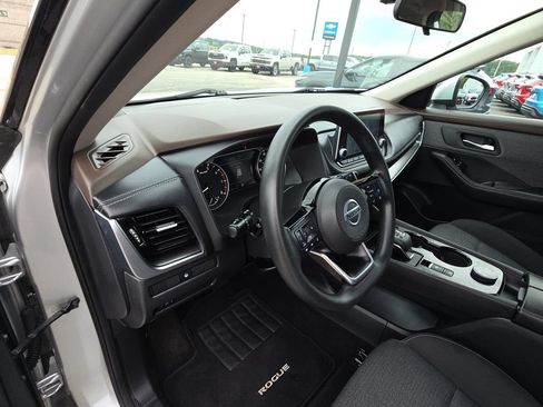 Used 2021 Nissan Rogue SV AWD/4WD image 14