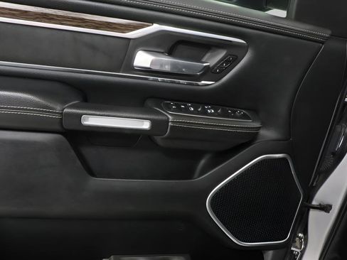 Used 2019 RAM 1500 Laramie AWD/4WD image 22