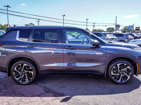 New 2025 Mitsubishi Outlander SE AWD/4WD image 3