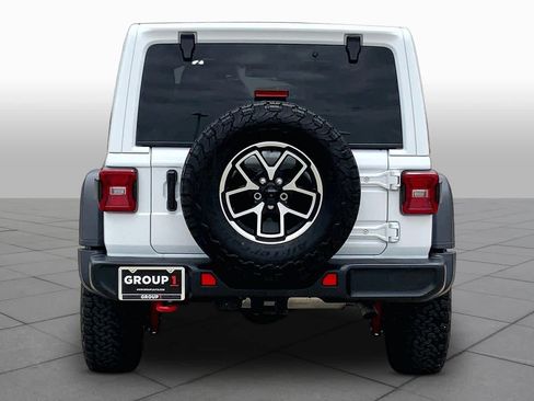 Used 2025 Jeep Wrangler Unlimited Rubicon w/ Convenience Group AWD/4WD image 5