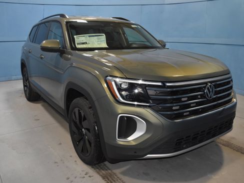 New 2026 Volkswagen Atlas SE image 1