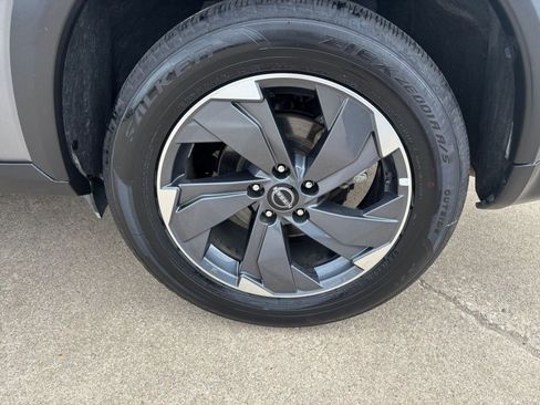 Used 2025 Nissan Rogue SV image 32