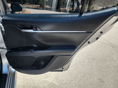 Used 2019 Toyota Camry LE FWD image 32