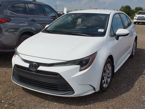 Used 2024 Toyota Corolla LE FWD image 1