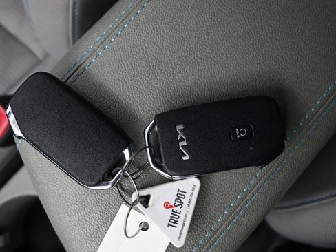 Used 2022 Kia Niro LXS image 11