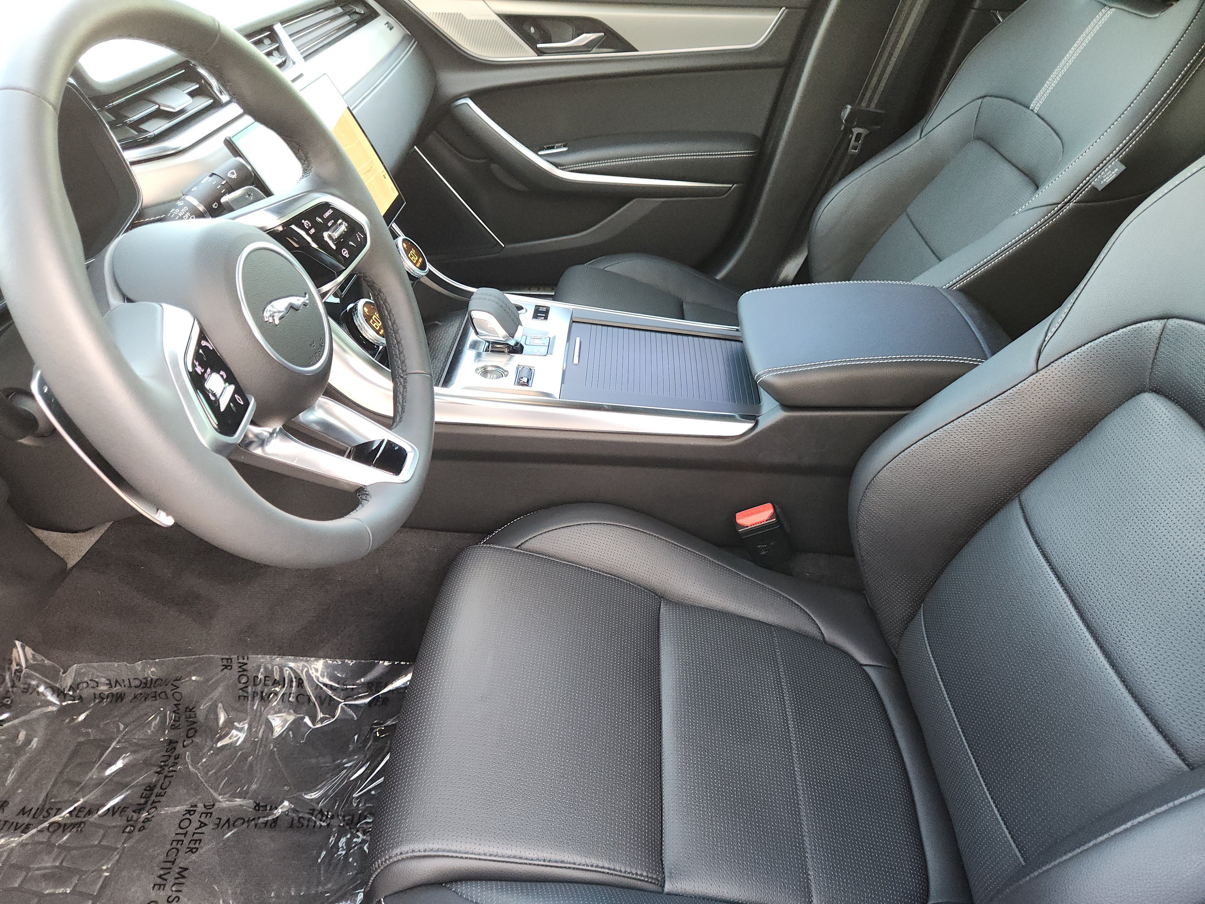 Certified 2024 Jaguar XF R-Dynamic SE AWD/4WD image 8