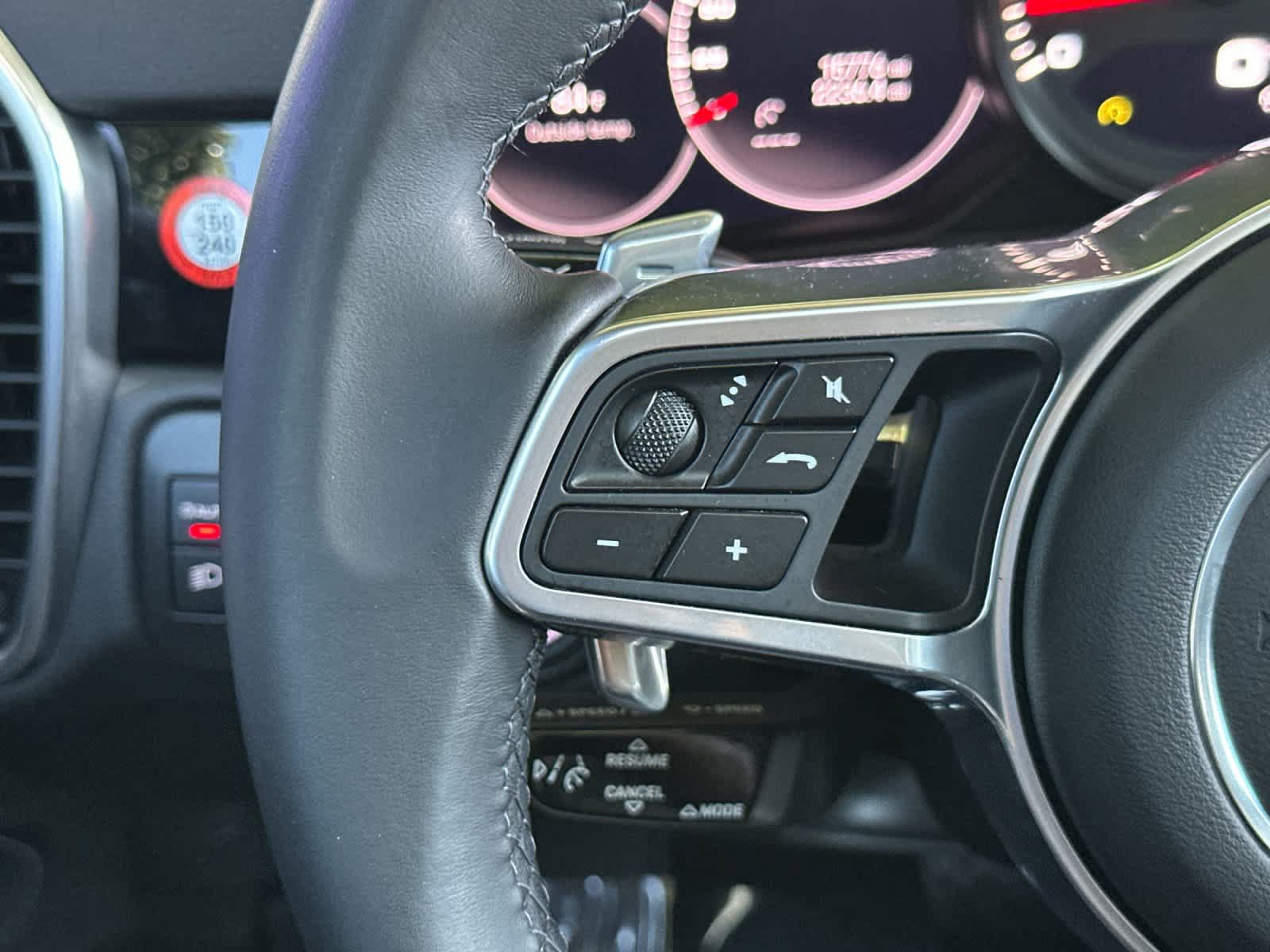 Certified 2023 Porsche Cayenne Coupe AWD/4WD image 27
