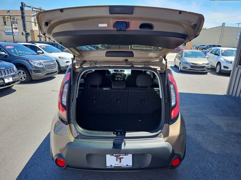 Used 2015 Kia Soul + FWD image 17