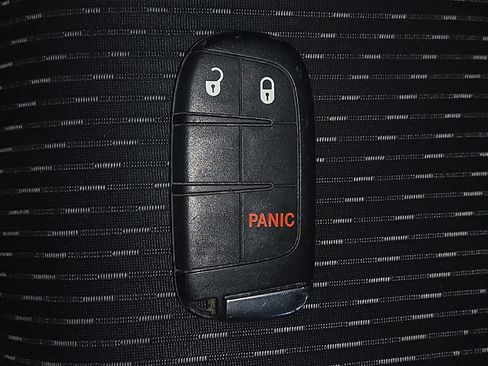 Used 2017 Dodge Journey SE w/ Flexible Seating Group image 32