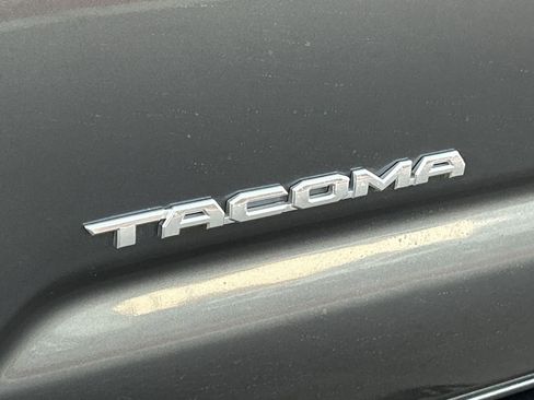 Used 2023 Toyota Tacoma TRD Off-Road w/ TRD Premium Off Road Package image 31