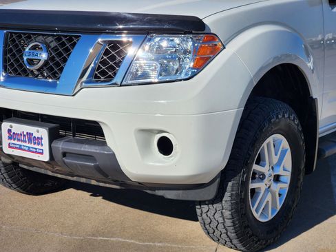 Used 2019 Nissan Frontier SV image 9