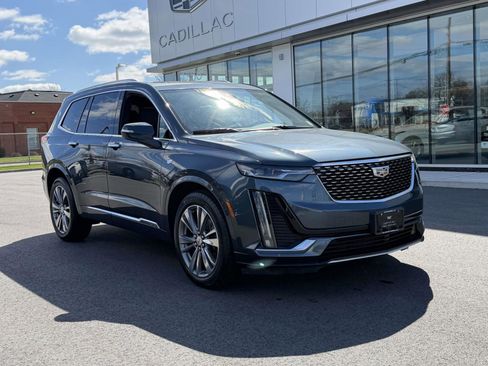 Used 2020 Cadillac XT6 Premium Luxury FWD image 2