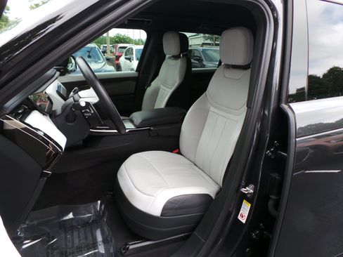 Used 2025 Land Rover Range Rover Sport Dynamic SE AWD/4WD image 8