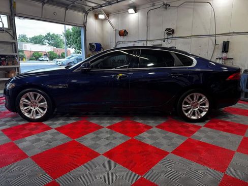 Used 2018 Jaguar XF Premium RWD image 4
