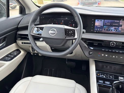Used 2025 Nissan Murano SV AWD/4WD image 24