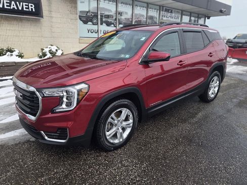 Certified 2022 GMC Terrain SLE w/ Driver Convenience Package image 2
