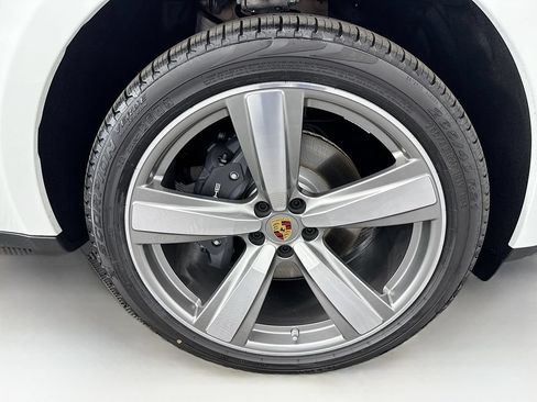 Used 2026 Porsche Macan AWD/4WD image 33