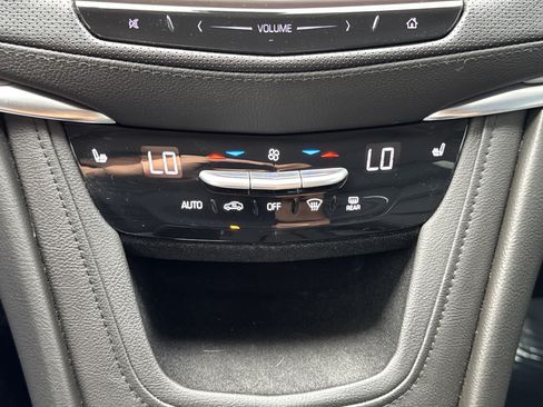 Used 2018 Cadillac XT5 Luxury w/ Driver Awareness Package FWD image 29