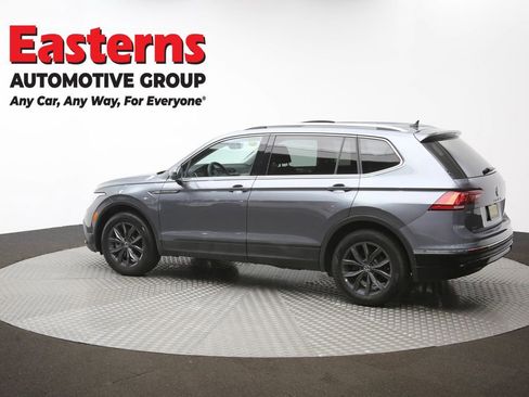 Used 2022 Volkswagen Tiguan SE w/ Panoramic Sunroof Package image 63