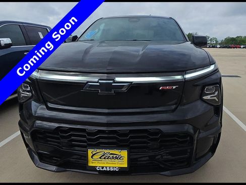 Used 2024 Chevrolet Silverado EV RST AWD/4WD image 2