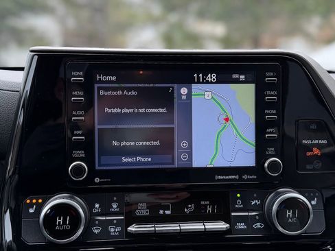 Used 2022 Toyota Highlander XLE image 17