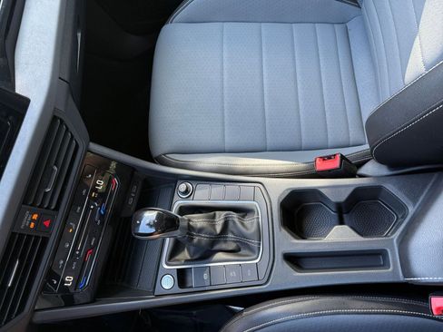 Used 2025 Volkswagen Jetta SE image 35