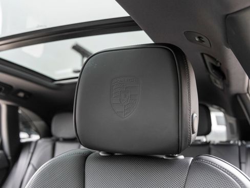 Certified 2026 Porsche Macan AWD/4WD image 32