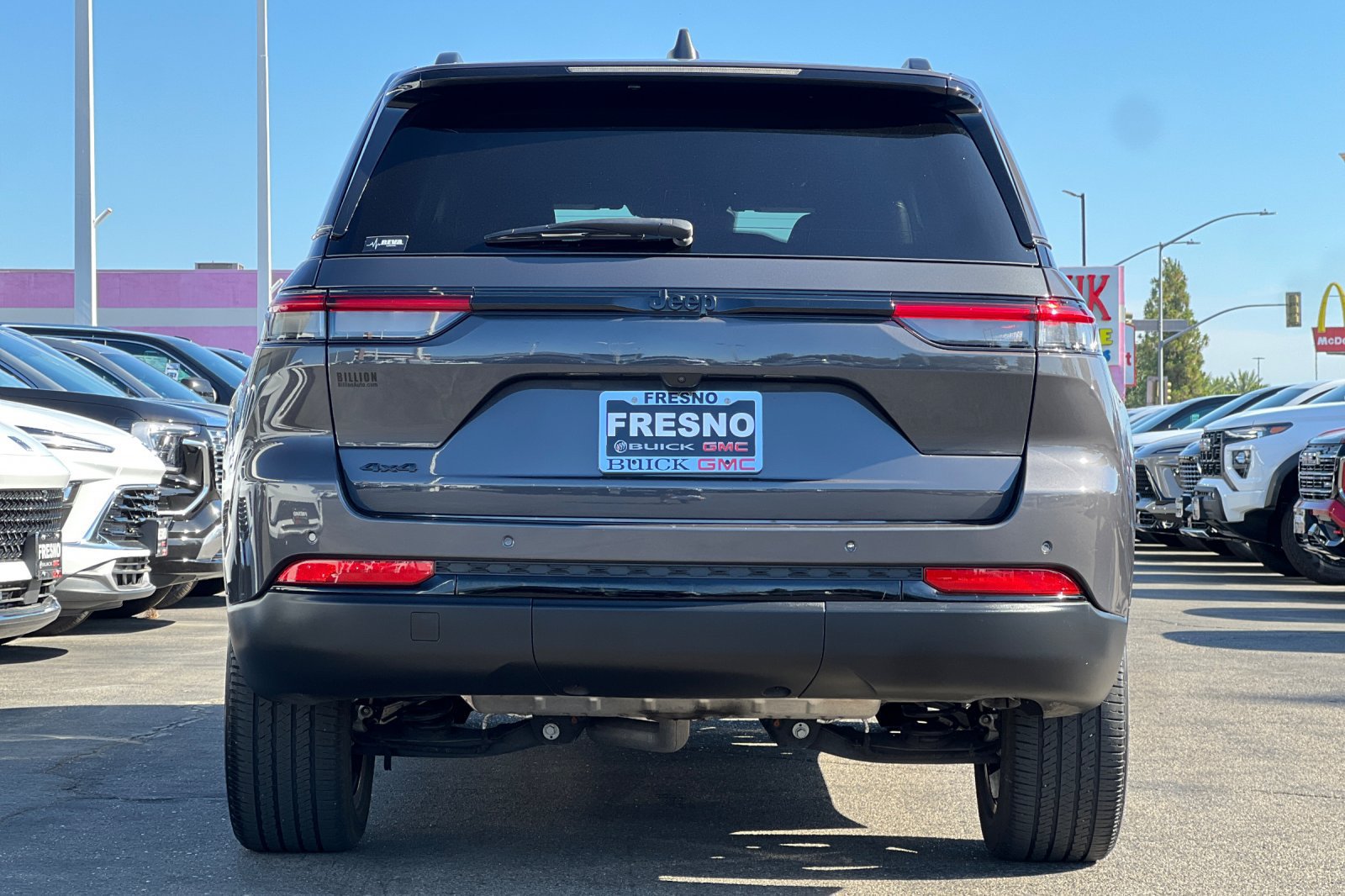 Used 2023 Jeep Grand Cherokee Altitude AWD/4WD image 6