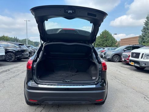 Used 2017 Nissan Rogue Sport SV w/ SV All-Weather Package AWD/4WD image 7