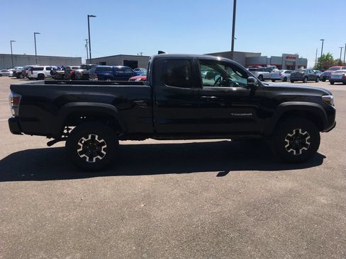 Used 2022 Toyota Tacoma TRD Off-Road w/ TRD Premium Off Road Package AWD/4WD image 7