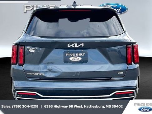 Used 2023 Kia Sorento SX image 4