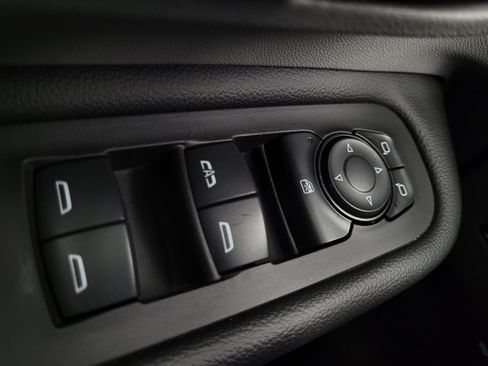 Used 2024 GMC Terrain SLT image 27