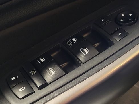 Used 2019 Jeep Cherokee Latitude w/ Popular Appearance Group FWD image 27