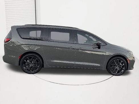 Used 2023 Chrysler Pacifica Limited w/ S Appearance Package image 6