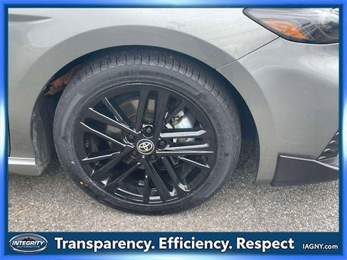 Used 2025 Toyota Camry SE image 9