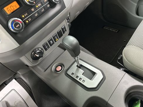 Used 2021 Nissan Frontier SV w/ Midnight Edition Floor Mats AWD/4WD image 17