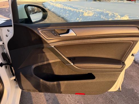 Used 2020 Volkswagen Golf 4-Door image 30