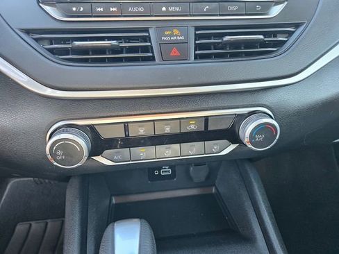 Used 2024 Nissan Altima 2.5 S FWD image 17