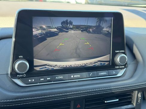 Used 2022 Nissan Rogue S FWD image 29