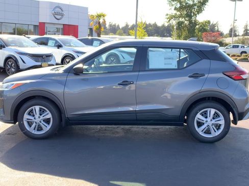New 2025 Nissan Kicks Play S image 5
