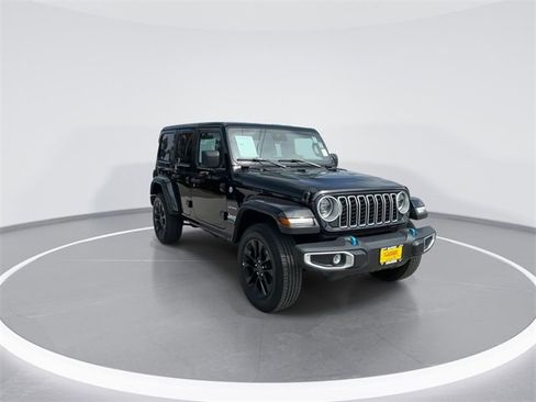 Used 2024 Jeep Wrangler Unlimited Sahara image 2