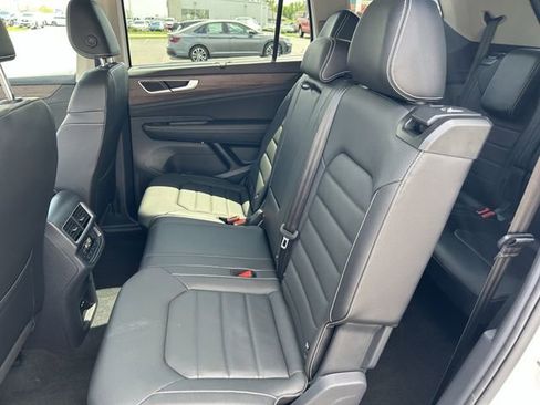 Used 2025 Volkswagen Atlas SEL AWD/4WD image 25