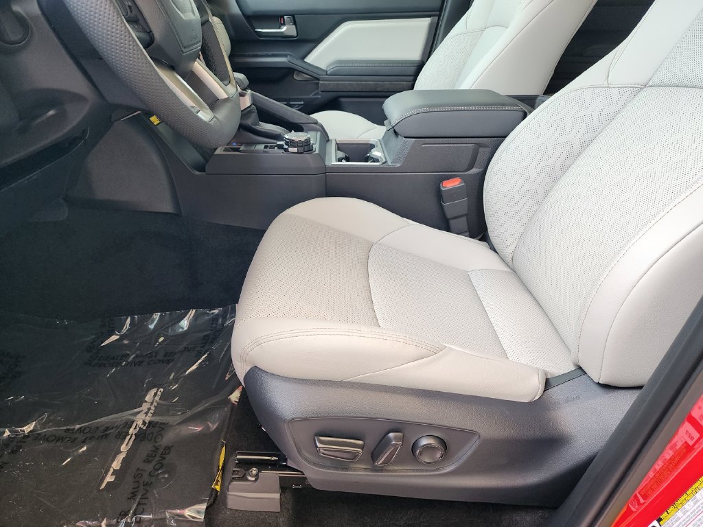 Used 2026 Toyota Tacoma Limited AWD/4WD image 24