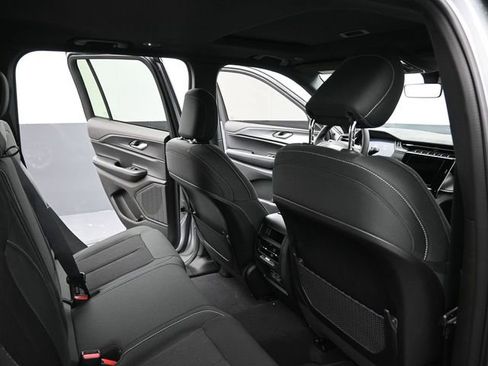 New 2025 Jeep Grand Cherokee Laredo image 21