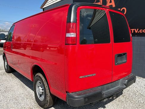 Used 2019 Chevrolet Express 3500 w/ Driver Convenience Package image 3